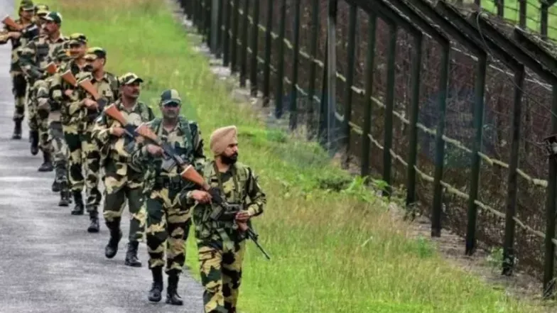 সীমান্তে কাঁটাতার বসাতে ৪৫ দিনের মধ্যে বিএসএফকে জমি দেবে পশ্চিমবঙ্গ সরকার